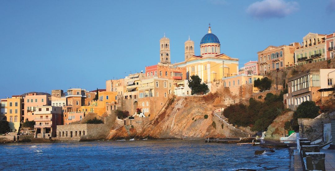 Siros, una isla para disfrutar de  lindas y felices vacaciones