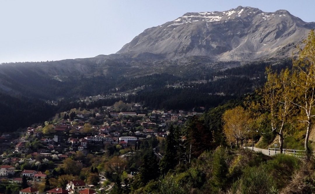 Arta, una ciudad rodeada de montañas