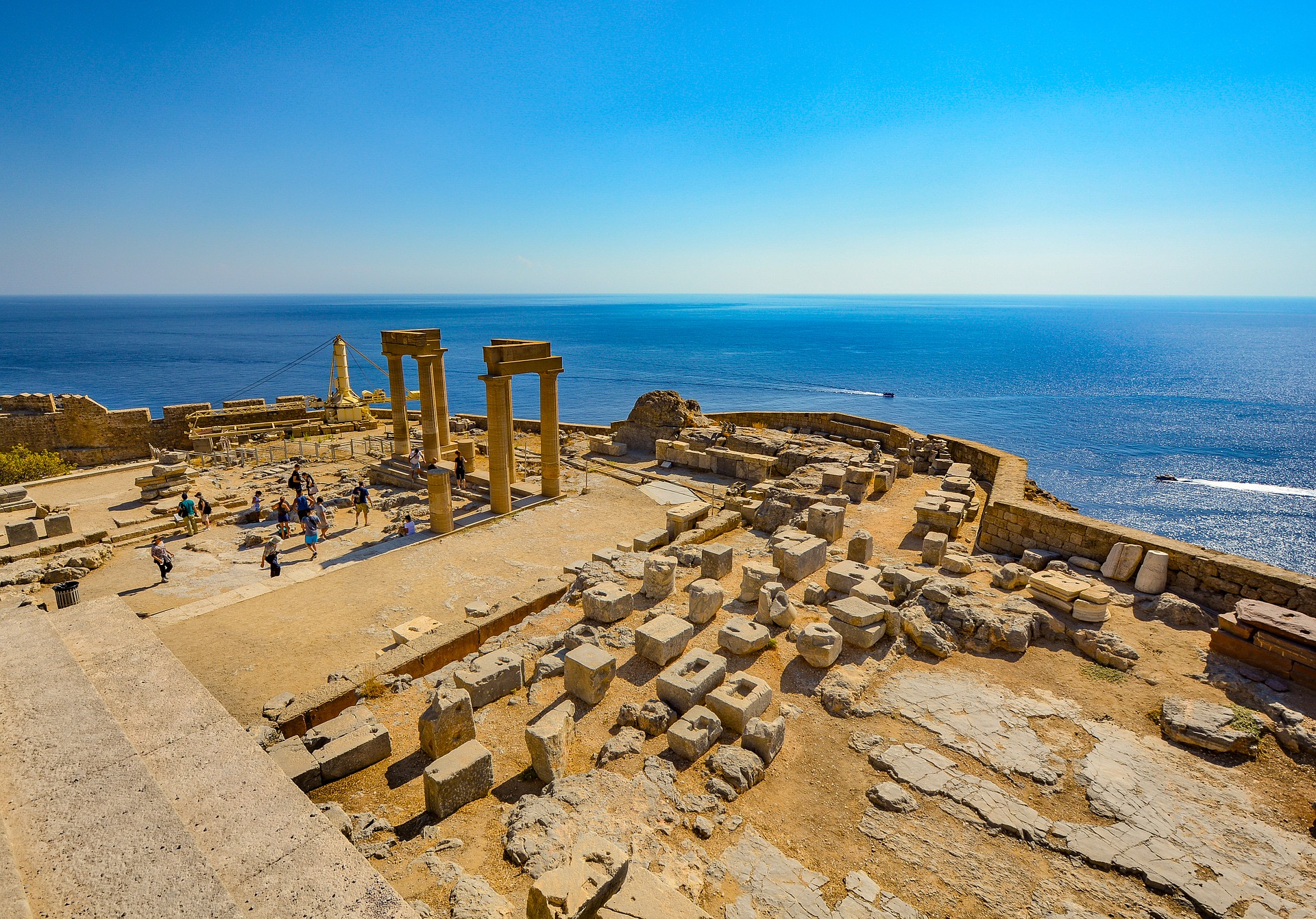 Lindos Una Acr polis Sobre Una Imponente Roca GreciaTour